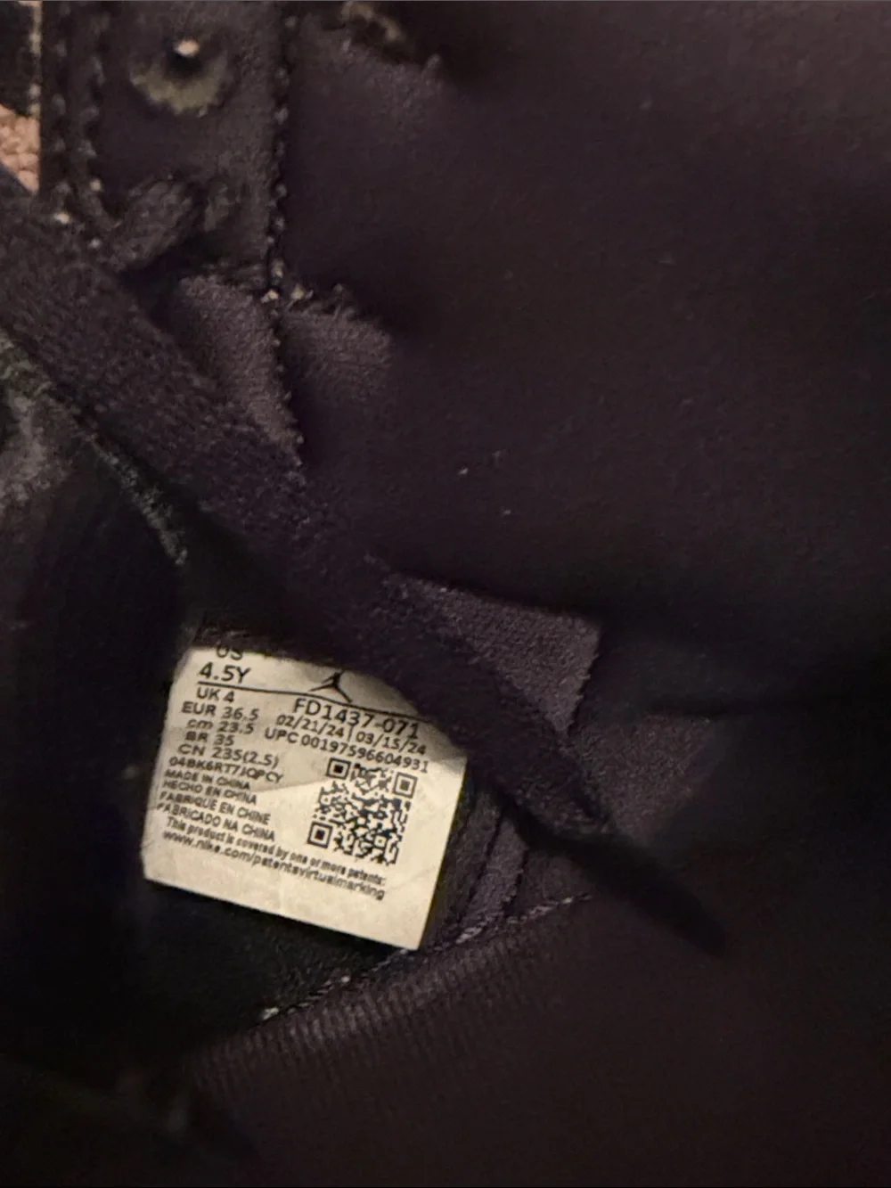 Nike Air Jordan 1 Mid - Black and Metallic Gold - Picture 2 of 5